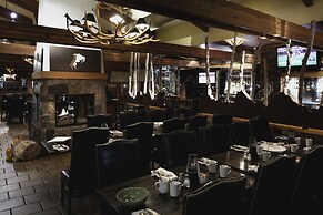 The Falls Hotel & Inn