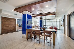 Holiday Inn Express And Suites Denton South by IHG