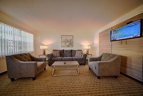 Club Lux Resort By the Beach