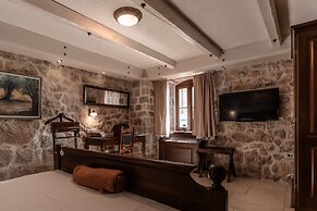 Talici Hill - Rustic Villas