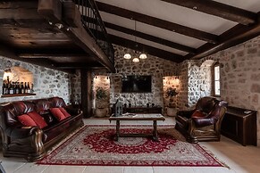 Talici Hill - Rustic Villas