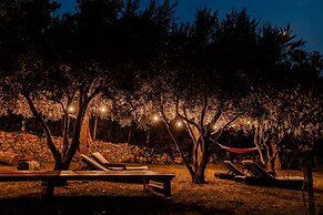 Talici Hill - Rustic Villas