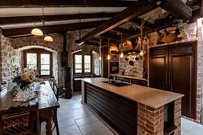 Talici Hill - Rustic Villas