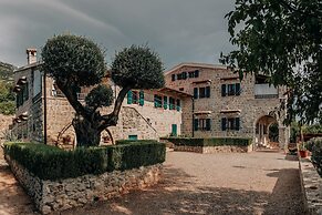 Talici Hill - Rustic Villas