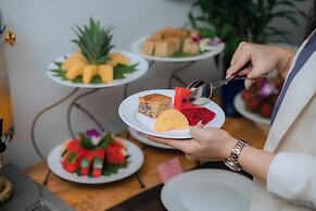 Grand Elevation Hotel