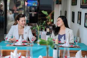 Grand Elevation Hotel