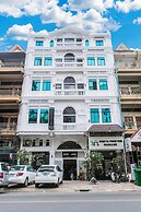 Grand Elevation Hotel