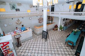 Grand Elevation Hotel