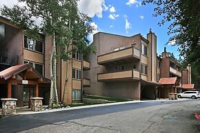 The Lift C11 1 Bedroom Condo by RedAwning