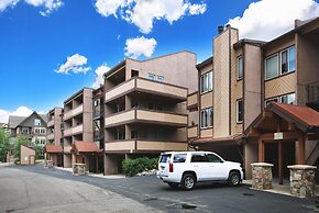 The Lift C11 1 Bedroom Condo by RedAwning