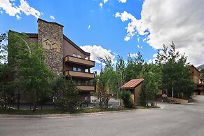 The Lift C11 1 Bedroom Condo by RedAwning