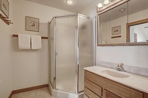 Pet Friendly Ski-In Ski-Out Right By The Lift and Golf Course - FP310 
