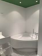 Fitz-Roy Urban Hotel Bar and Garden