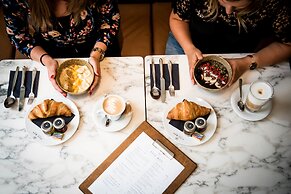 Fitz-Roy Urban Hotel Bar and Garden