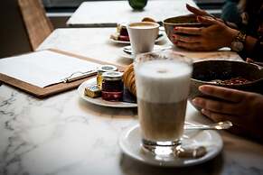 Fitz-Roy Urban Hotel Bar and Garden