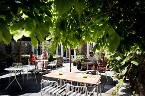 Fitz-Roy Urban Hotel Bar and Garden