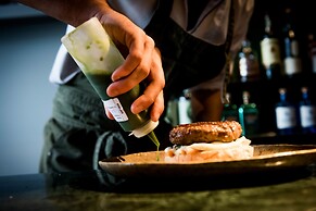 Fitz-Roy Urban Hotel Bar and Garden