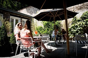 Fitz-Roy Urban Hotel Bar and Garden