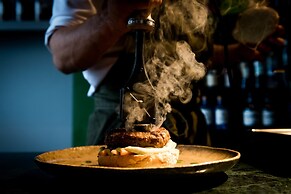 Fitz-Roy Urban Hotel Bar and Garden