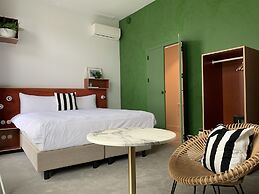 Fitz-Roy Urban Hotel Bar and Garden