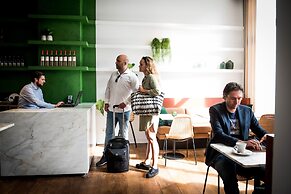 Fitz-Roy Urban Hotel Bar and Garden