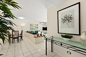 Beachfront Apt In Alamanda Beachfront Resort 25
