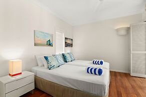 Beachfront Apt In Alamanda Beachfront Resort 25