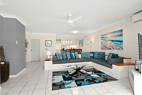 Beachfront Apt In Alamanda Beachfront Resort 25