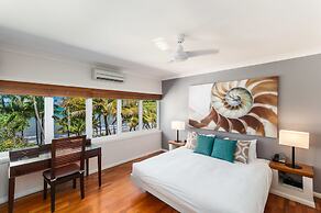 Beachfront Apt In Alamanda Beachfront Resort 25