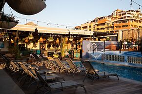 Mayan Monkey Los Cabos | Social Hotel