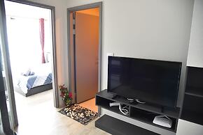 The Base Central Pattaya by Arawat