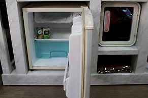 Breakfast at Tiffany's Motel