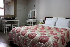 Breakfast at Tiffany's Motel