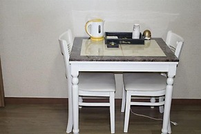 Breakfast at Tiffany's Motel