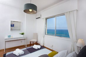 Seaside Luxury Beach Apartment