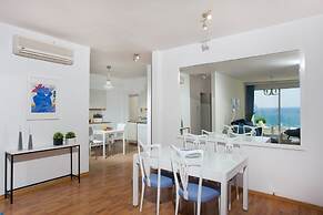 Seaside Luxury Beach Apartment