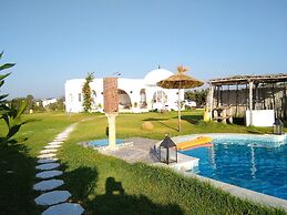 Yasmine Maamoura Beach