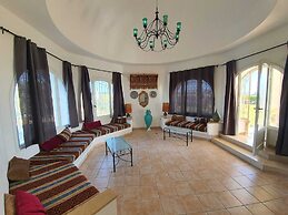 Yasmine Maamoura Beach