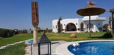 Yasmine Maamoura Beach