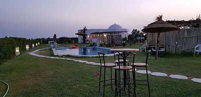 Yasmine Maamoura Beach