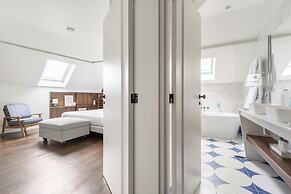 Lisbon Downtown Luxury Family Residence