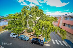 Henry's GuestHouse - Hostel