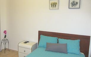 Henry's GuestHouse - Hostel