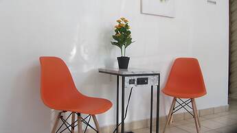 Henry's GuestHouse - Hostel