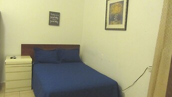 Henry's GuestHouse - Hostel