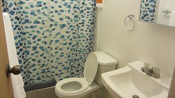 Henry's GuestHouse - Hostel