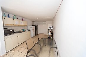 Henry's GuestHouse - Hostel