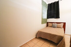 Henry's GuestHouse - Hostel