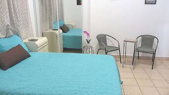 Henry's GuestHouse - Hostel