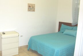 Henry's GuestHouse - Hostel